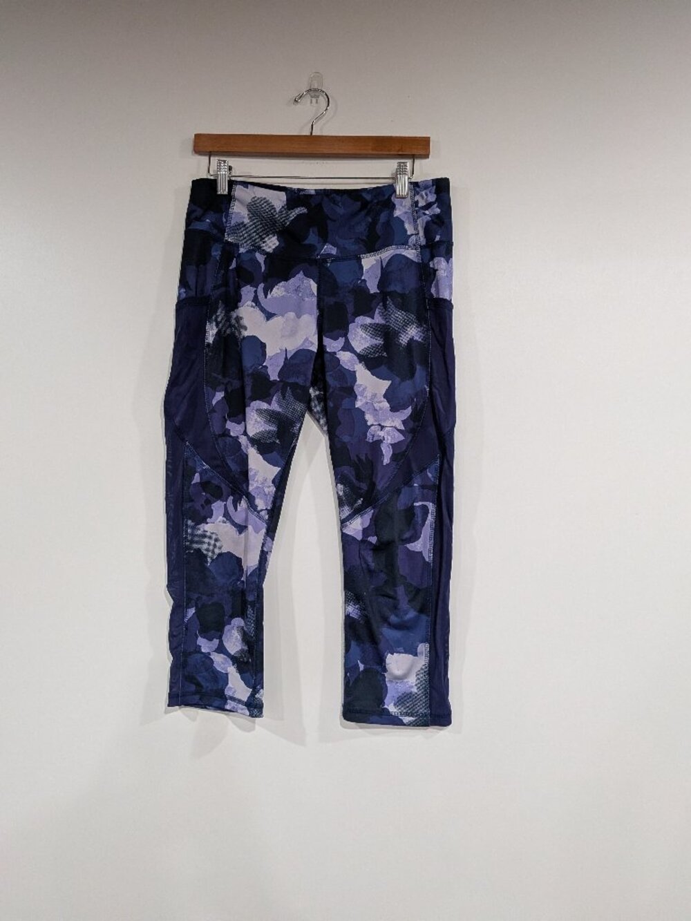 *3/$10* Joe Fresh Floral Cropped Leggings with Pockets Navy Purple Size Large